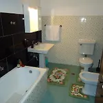 فندق مبيت وإفطار Downtown Deluxe 4*
